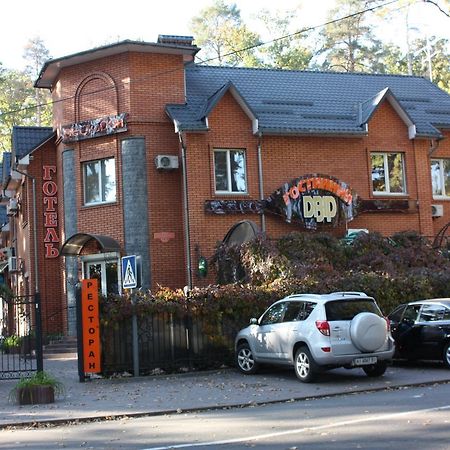Hotel Gostynnyi Dvir 부차 외부 사진