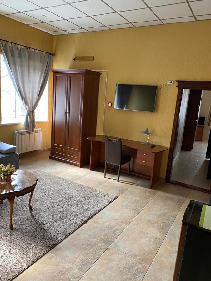 Hotel Gostynnyi Dvir 부차 외부 사진