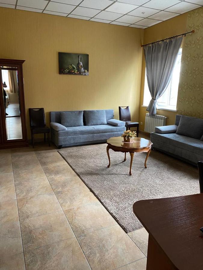 Hotel Gostynnyi Dvir 부차 외부 사진