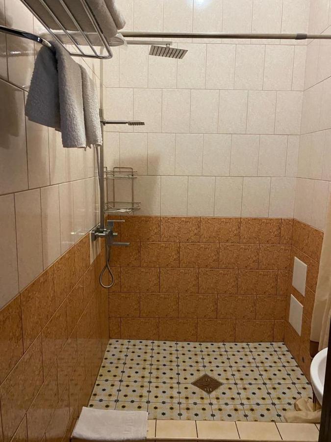 Hotel Gostynnyi Dvir 부차 외부 사진