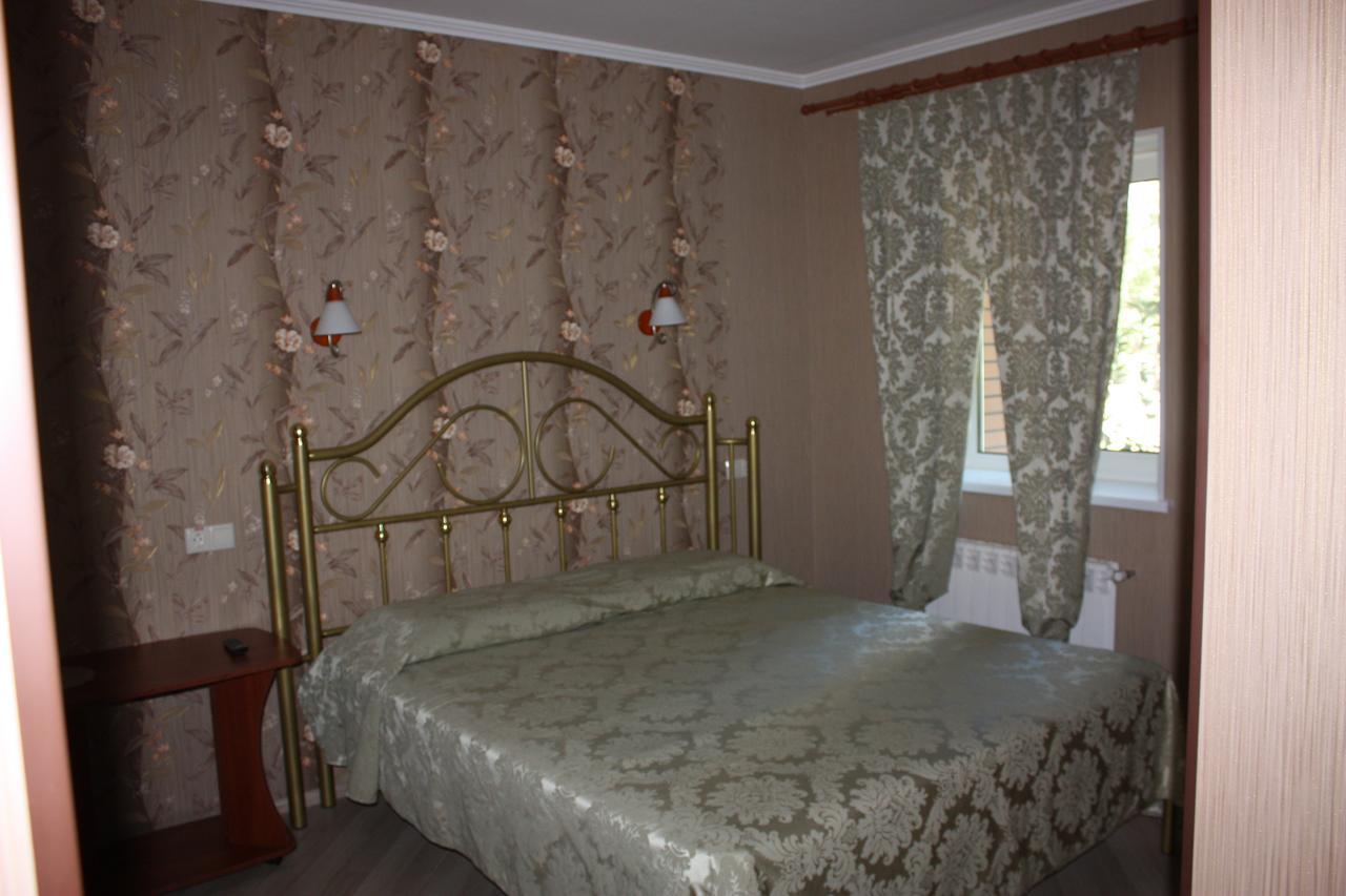 Hotel Gostynnyi Dvir 부차 객실 사진