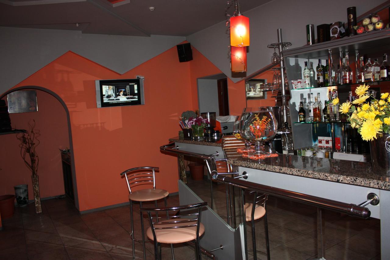 Hotel Gostynnyi Dvir 부차 외부 사진