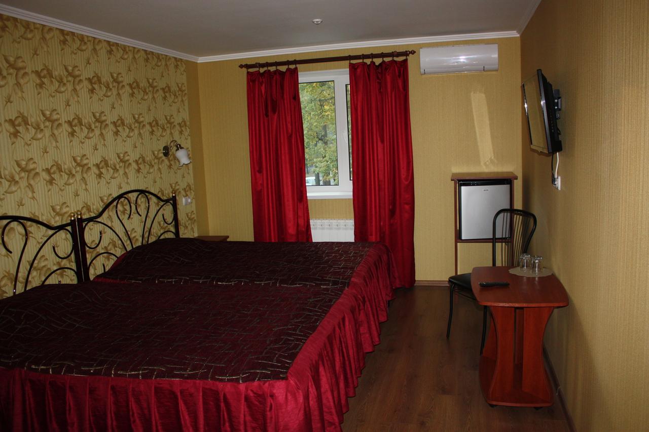 Hotel Gostynnyi Dvir 부차 객실 사진