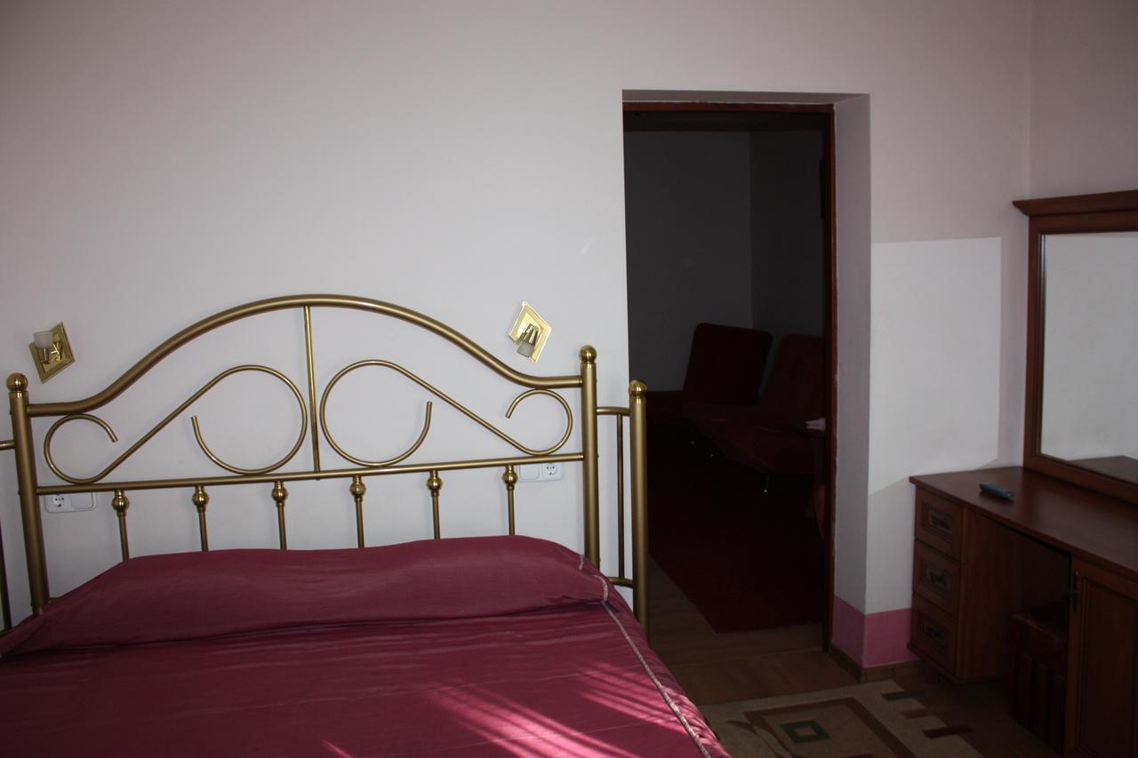 Hotel Gostynnyi Dvir 부차 객실 사진