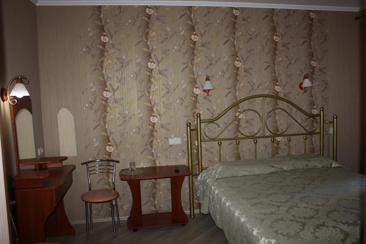 Hotel Gostynnyi Dvir 부차 객실 사진