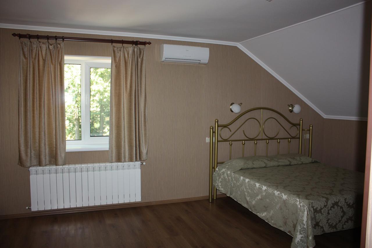 Hotel Gostynnyi Dvir 부차 외부 사진