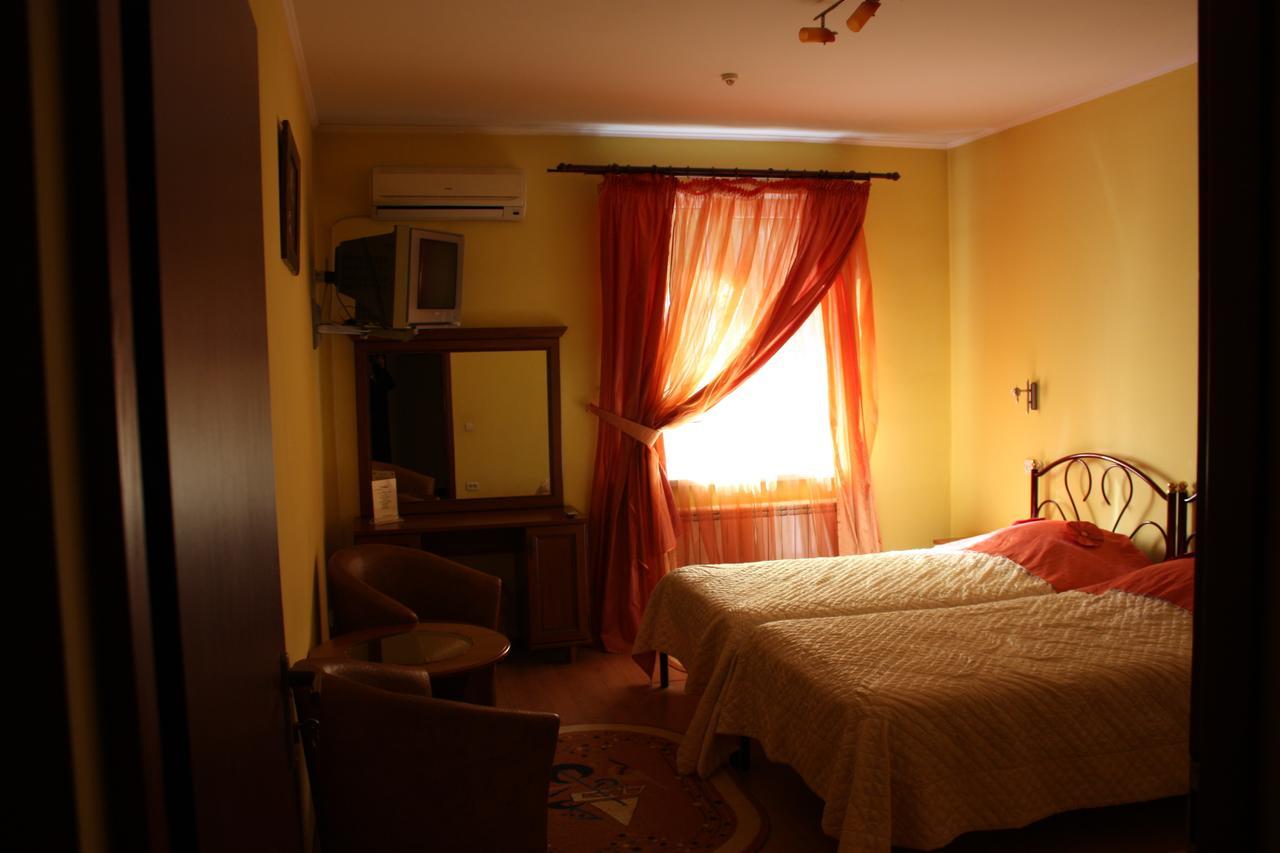 Hotel Gostynnyi Dvir 부차 객실 사진