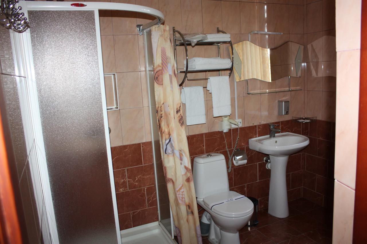 Hotel Gostynnyi Dvir 부차 객실 사진