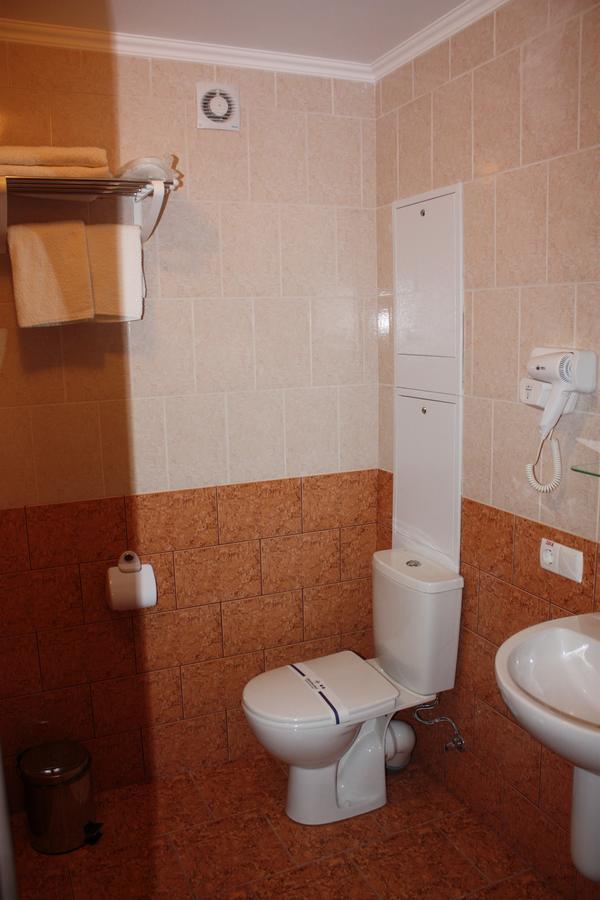 Hotel Gostynnyi Dvir 부차 객실 사진