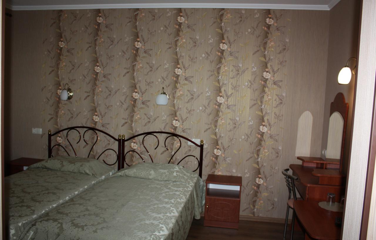 Hotel Gostynnyi Dvir 부차 객실 사진