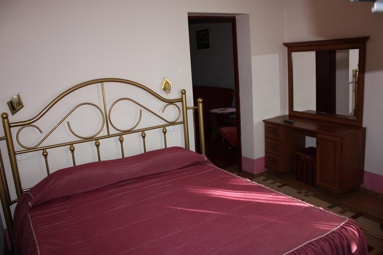Hotel Gostynnyi Dvir 부차 외부 사진